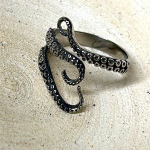 🖤Steel octopus claw ring